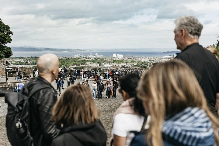 Tour guiado por el Castillo de Edimburgo, Escocia, destacando arquitectura histórica y vistas de la ciudad, foto 12 | wizardtrip