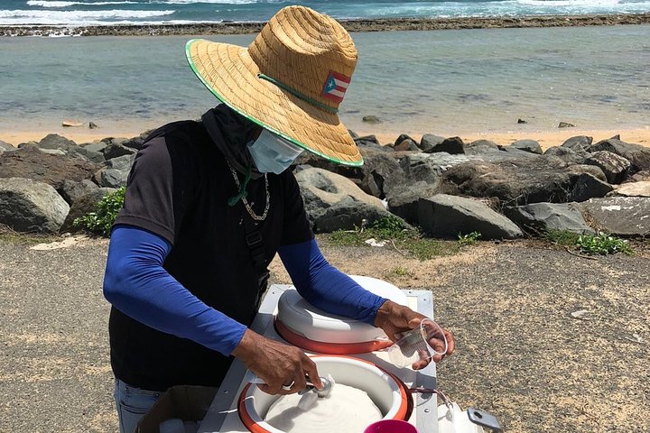 Turisti che si godono scivoli naturali e la spiaggia a Porto Rico, foto 36 | wizardtrip