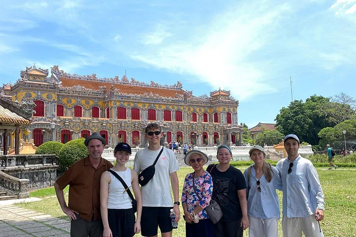 Un tour completo dei siti storici di Hue, tra cui pagode, la Città Imperiale e tombe reali, foto 25 | wizardtrip