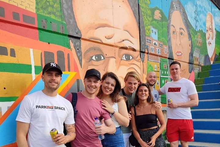 Verken de levendige straatkunst en prachtige uitzichten op de stad van de Comuna 13 wijk in Medellín tijdens deze begeleide tour, foto 6 | wizardtrip
