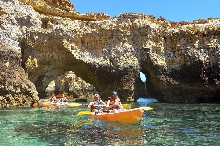 Kajaktocht langs de zeegrotten en kliffen van Ponta da Piedade in Lagos, Portugal, foto 8 | wizardtrip