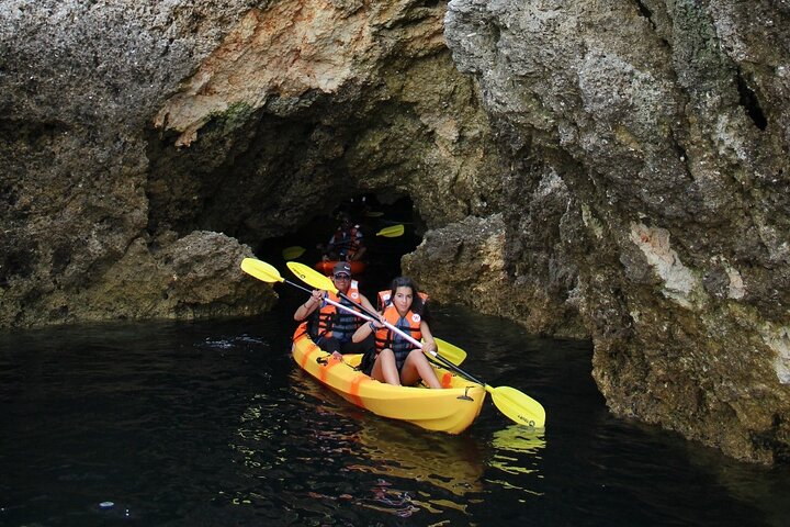 Kajaktocht langs de zeegrotten en kliffen van Ponta da Piedade in Lagos, Portugal, foto 10 | wizardtrip