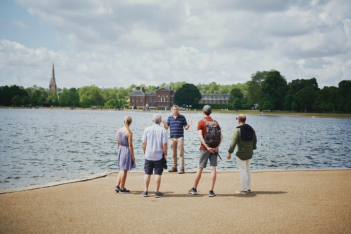 Geniet van een Royal High Tea-ervaring in Londen met broodjes, scones en gebak na een wandeling door Kensington Gardens, foto 8 | wizardtrip