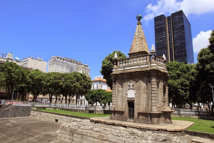 Recorrido a pie por lugares emblemáticos del centro histórico de Río de Janeiro, como el Teatro Municipal y la Escalera de Selarón, foto 7 | wizardtrip