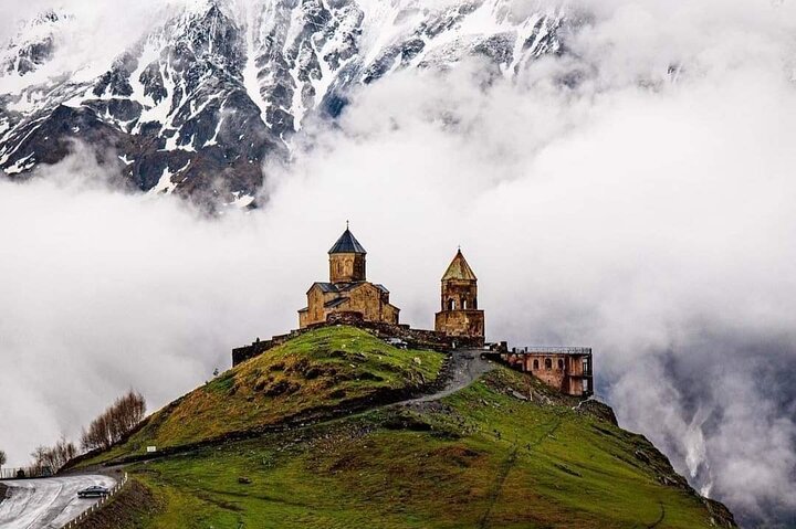 Kazbegi et Gudauri : excursion privée d'une journée depuis Tbilissi | wizardtrip