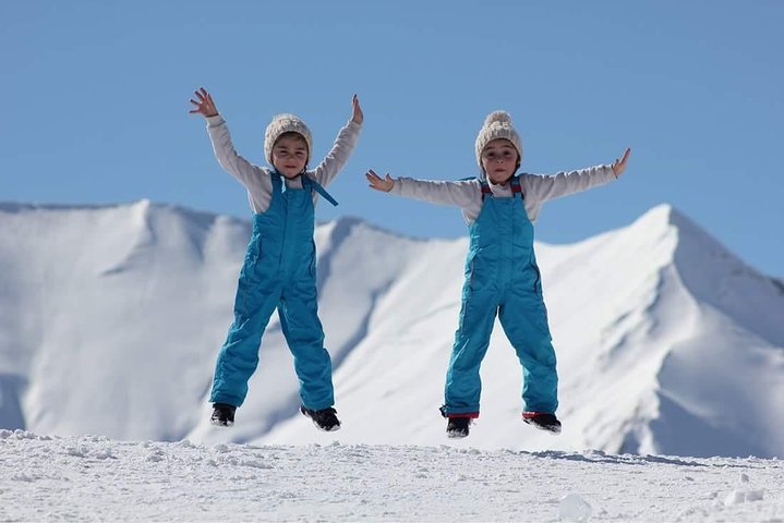 Privat tur, der udforsker den naturskønne Georgian Military Highway, Ananuri Fæstning, Gudauri skisportssted og Gergeti Treenighedskirke nær Kazbegi, foto 27 | wizardtrip