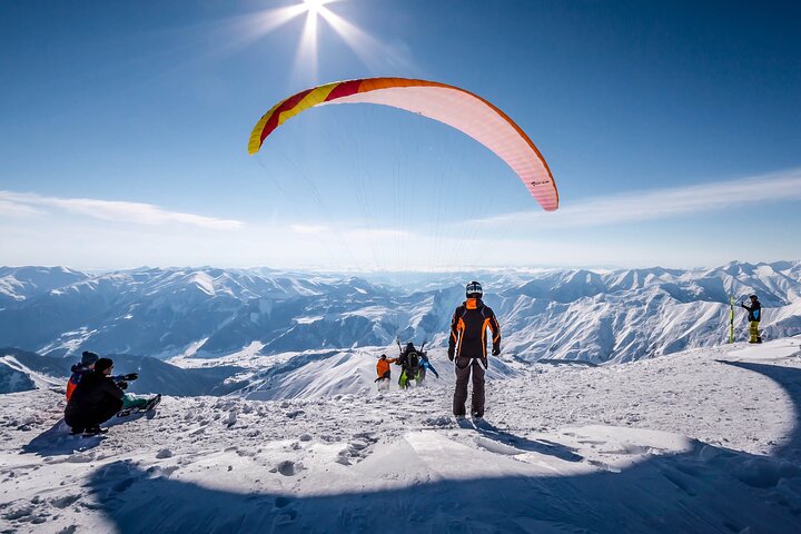 Privat tur, der udforsker den naturskønne Georgian Military Highway, Ananuri Fæstning, Gudauri skisportssted og Gergeti Treenighedskirke nær Kazbegi, foto 29 | wizardtrip