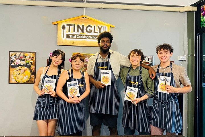 Learn to cook authentic Thai dishes like Tom Yum and Pad Thai in a hands-on evening class in Bangkok, photo 7 | wizardtrip