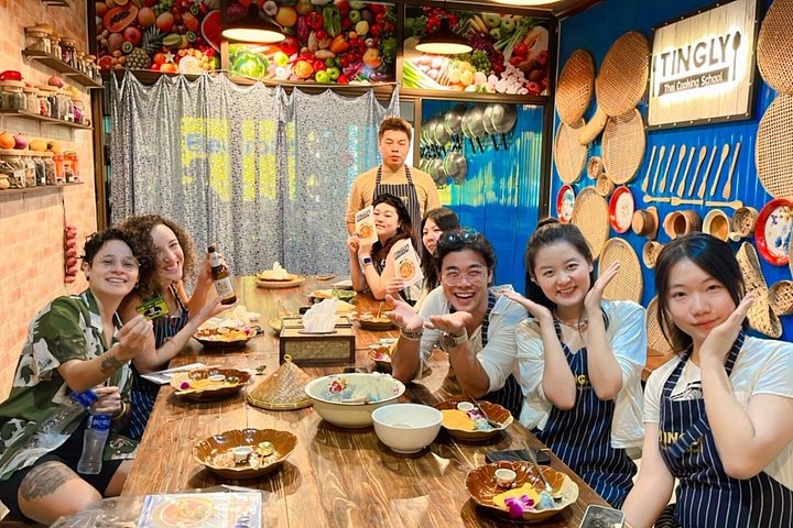 Learn to cook authentic Thai dishes like Tom Yum and Pad Thai in a hands-on evening class in Bangkok, photo 8 | wizardtrip
