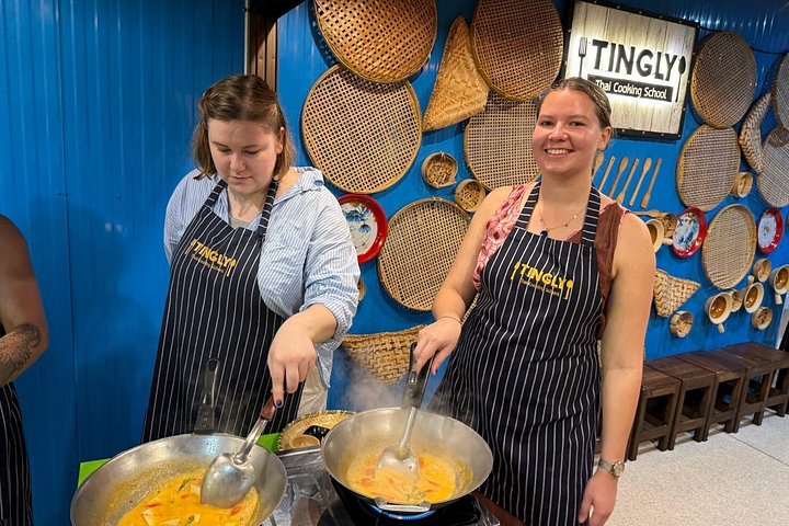 Learn to cook authentic Thai dishes like Tom Yum and Pad Thai in a hands-on evening class in Bangkok, photo 10 | wizardtrip