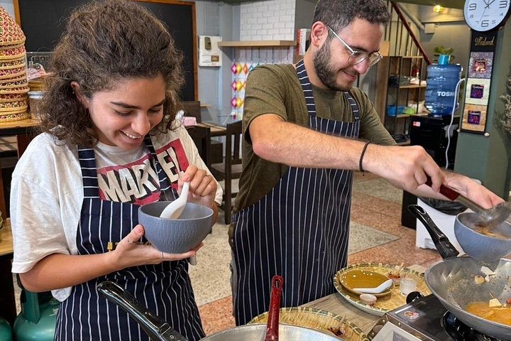 Learn to cook authentic Thai dishes like Tom Yum and Pad Thai in a hands-on evening class in Bangkok, photo 12 | wizardtrip