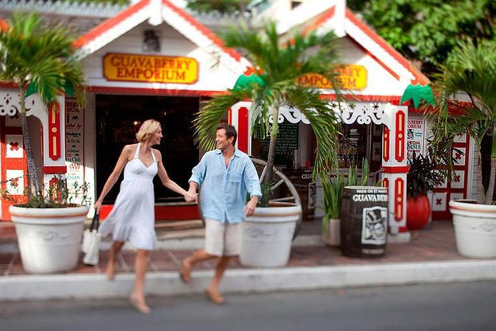 Verken de diverse attracties van St. Maarten, van schilderachtige uitzichtpunten en historische forten tot levendige stranden en bruisende markten, foto 4 | wizardtrip