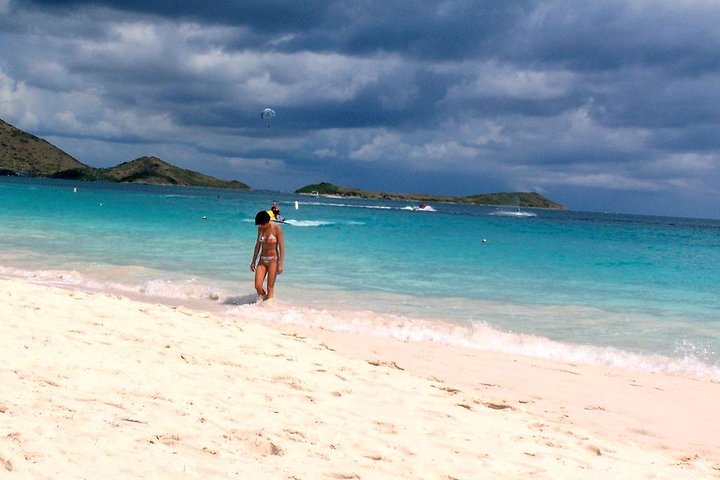 Verken de diverse attracties van St. Maarten, van schilderachtige uitzichtpunten en historische forten tot levendige stranden en bruisende markten, foto 15 | wizardtrip