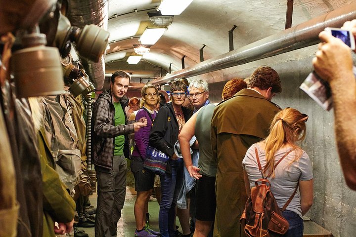 Prag Kommunisme Historie og Atom Bunkertur udforsker steder fra Den Kolde Krig og underjordiske beskyttelsesrum, foto 12 | wizardtrip