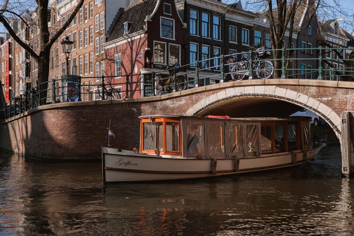 Croisière sur les canaux d'Amsterdam : 2h avec snacks | wizardtrip