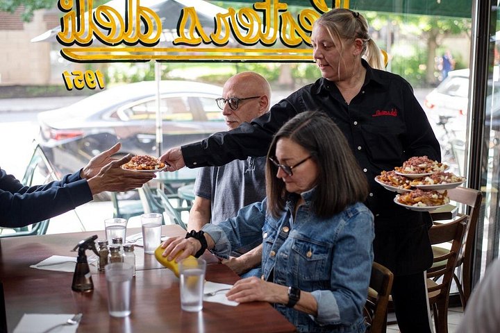 Um roteiro gastronômico guiado explorando as delícias culinárias do bairro Mile End de Montreal, foto 15 | wizardtrip