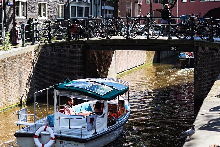 Privat kanalkryssning i Amsterdam med guide och drycker, foto 9 | wizardtrip