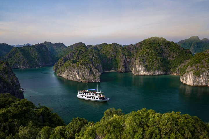 Best Lan Ha Bay Cat Ba Cruise 2 Days 1 Night Less touristy | wizardtrip