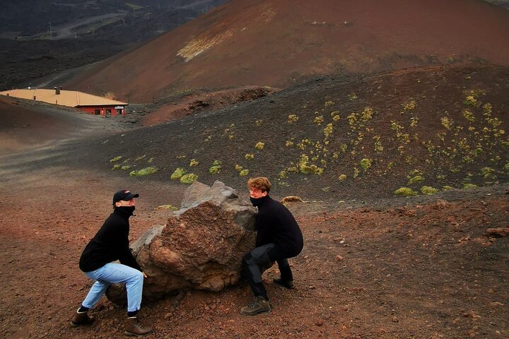 Udforsk Etna-bjergets vulkanske landskaber, lavahuler og lokale smagsoplevelser på en guidet tur fra Catania, foto 9 | wizardtrip
