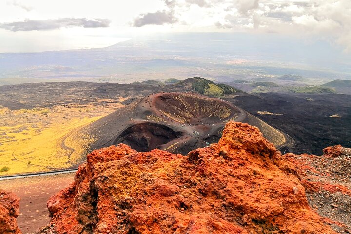 Vivez une aventure inoubliable au coucher du soleil sur l'Etna, en explorant des cratères et en dégustant des produits locaux, photo 12 | wizardtrip