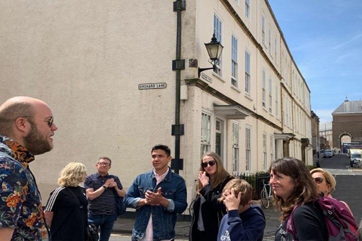 Passeio pedestre em Bristol mostrando arte de rua e locais históricos, foto 7 | wizardtrip