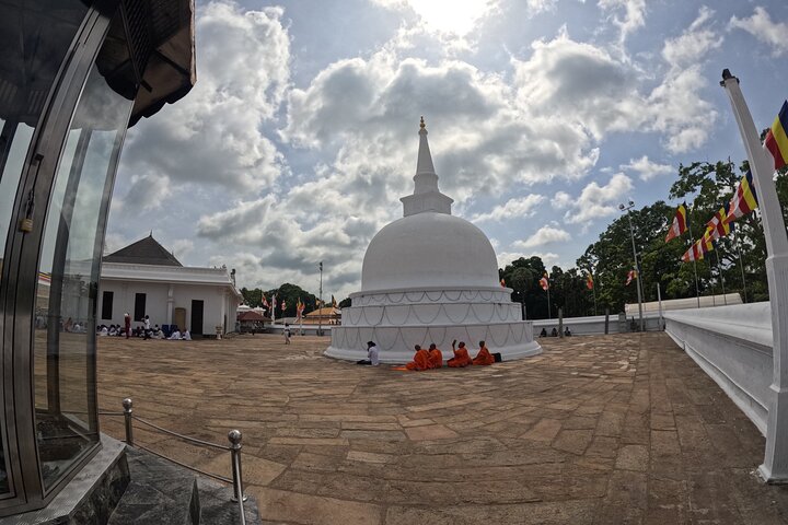Privater Rundgang durch das antike Anuradhapura, Sri Lanka, mit historischen Stätten und buddhistischen Monumenten, Foto 6 | wizardtrip