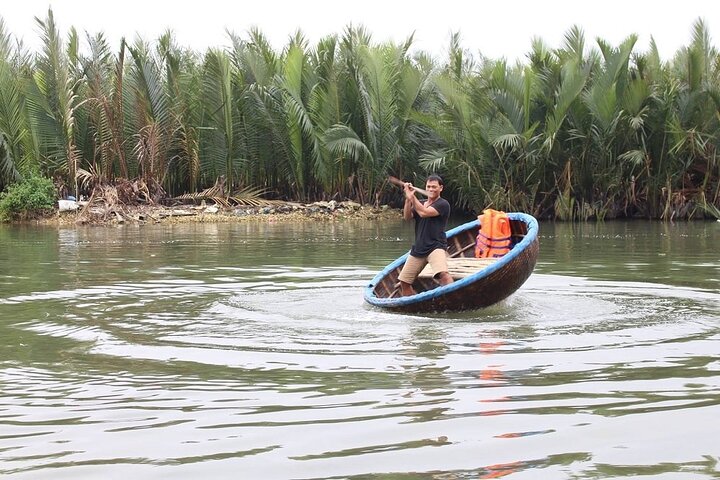 Opplev en tradisjonell kurvbåttur gjennom Hoi Ans vannkokosnøttskog, Vietnam, foto 6 | wizardtrip