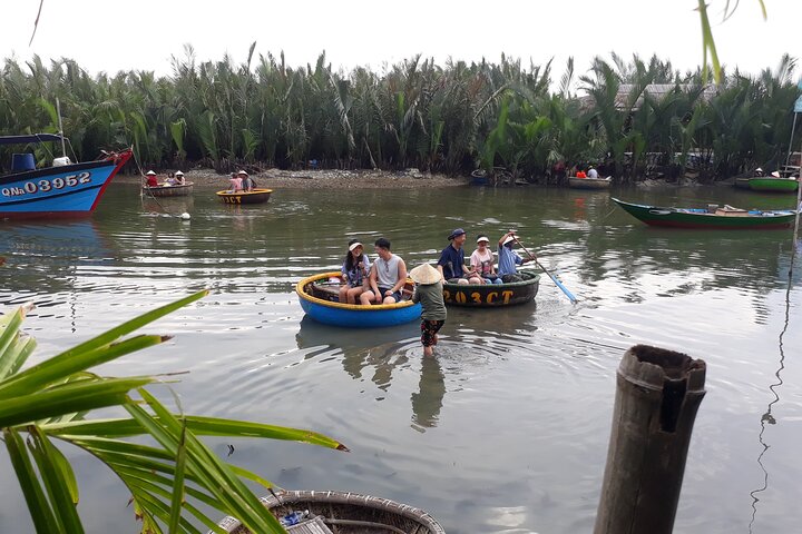 Opplev en tradisjonell kurvbåttur gjennom Hoi Ans vannkokosnøttskog, Vietnam, foto 18 | wizardtrip
