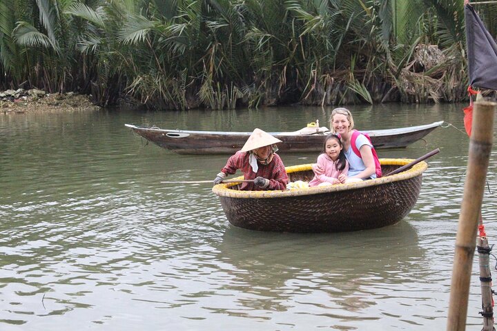 Opplev en tradisjonell kurvbåttur gjennom Hoi Ans vannkokosnøttskog, Vietnam, foto 32 | wizardtrip