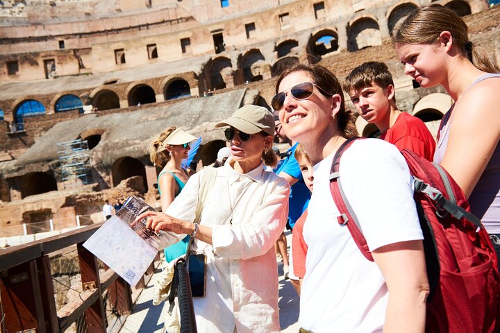 Tour privato guidato dell'iconico Colosseo, Foro Romano e Palatino di Roma, foto 8 | wizardtrip
