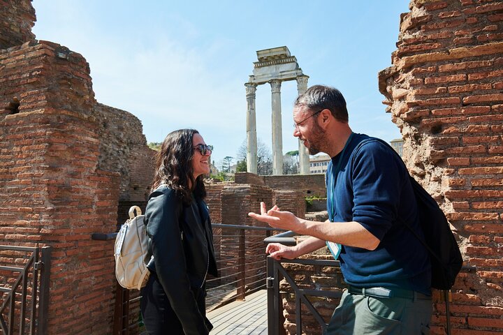 Tour privato guidato dell'iconico Colosseo, Foro Romano e Palatino di Roma, foto 9 | wizardtrip