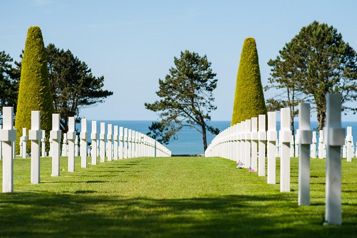 A guided tour of the historic D-Day landing sites in Normandy, France, including Omaha Beach and the American Cemetery, photo 8 | wizardtrip