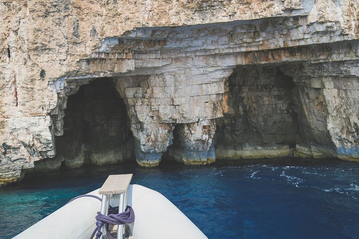 Avventura in motoscafo esplorando la Grotta Azzurra, Hvar e le isole circostanti da Spalato, Croazia, foto 8 | wizardtrip