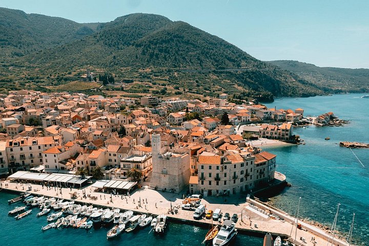 Avventura in motoscafo esplorando la Grotta Azzurra, Hvar e le isole circostanti da Spalato, Croazia, foto 16 | wizardtrip