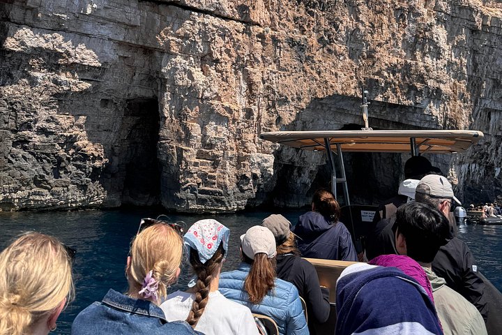 Avventura in motoscafo esplorando la Grotta Azzurra, Hvar e le isole circostanti da Spalato, Croazia, foto 23 | wizardtrip