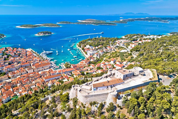 Avventura in motoscafo esplorando la Grotta Azzurra, Hvar e le isole circostanti da Spalato, Croazia, foto 24 | wizardtrip