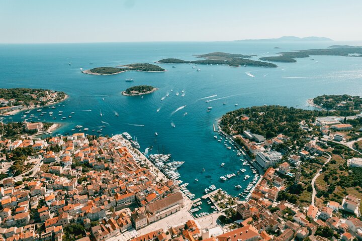 Avventura in motoscafo esplorando la Grotta Azzurra, Hvar e le isole circostanti da Spalato, Croazia, foto 30 | wizardtrip