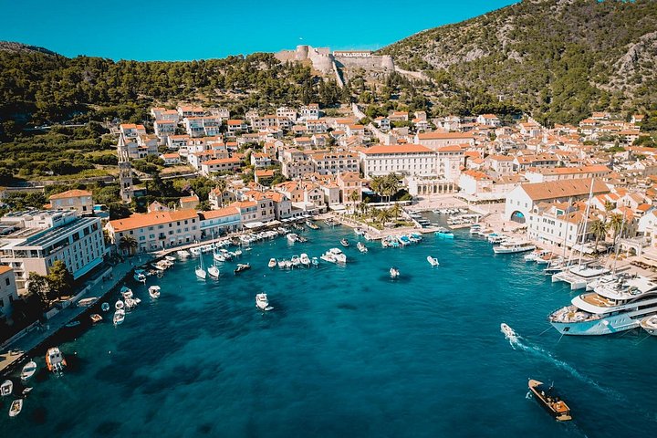 Avventura in motoscafo esplorando la Grotta Azzurra, Hvar e le isole circostanti da Spalato, Croazia, foto 32 | wizardtrip