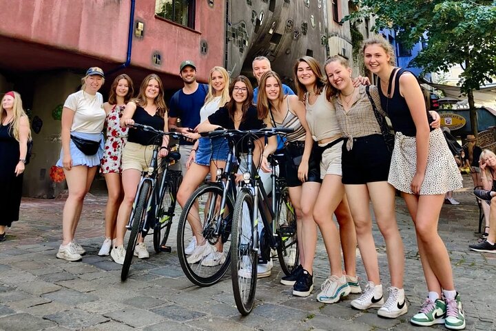 Visite guidée à vélo explorant les sites historiques et les rues charmantes de Vienne, photo 7 | wizardtrip