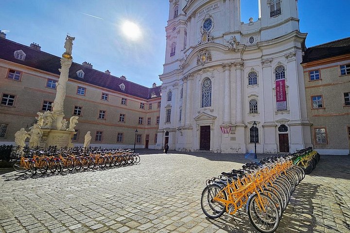Visite guidée à vélo explorant les sites historiques et les rues charmantes de Vienne, photo 15 | wizardtrip