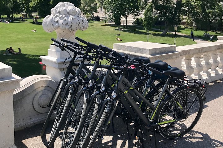 Visite guidée à vélo explorant les sites historiques et les rues charmantes de Vienne, photo 17 | wizardtrip