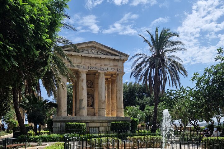 Esplora la storica La Valletta in un tour guidato a piedi, scoprendo le sue strade, giardini e viste sul porto, foto 11 | wizardtrip