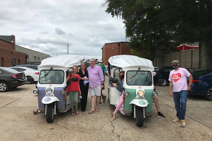 Passeie pelas ruas históricas de Richmond em um tuk-tuk elétrico único, visitando marcos como Monument Avenue e Hollywood Cemetery, foto 6 | wizardtrip