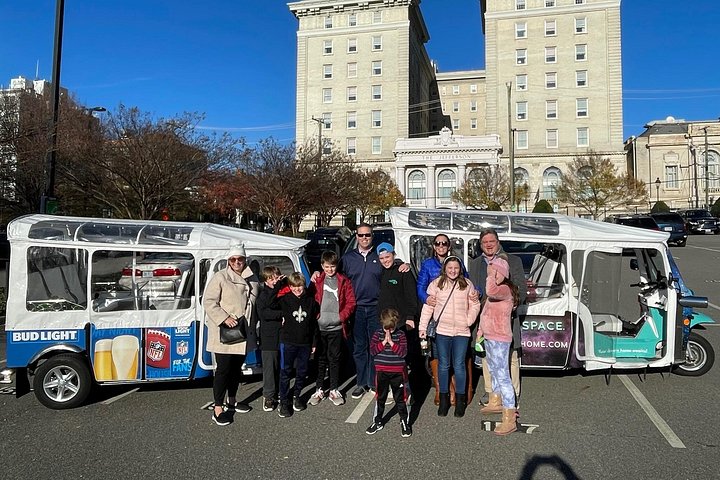 Passeie pelas ruas históricas de Richmond em um tuk-tuk elétrico único, visitando marcos como Monument Avenue e Hollywood Cemetery, foto 14 | wizardtrip