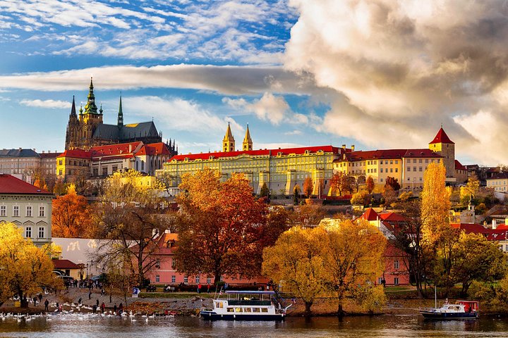 Tour guiado por los sitios históricos de Praga, incluido el Puente de Carlos, el Castillo de Praga y un crucero por el río Moldava, foto 6 | wizardtrip