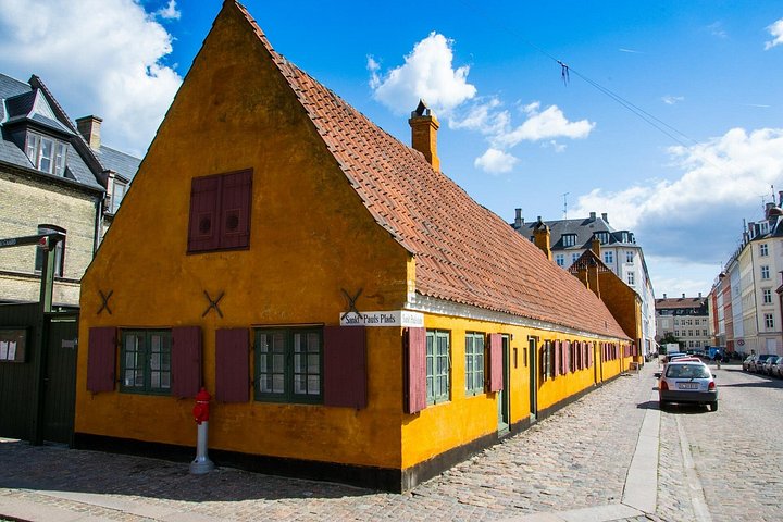 A guided walking tour exploring Copenhagen's historic sites, canals, and royal landmarks, photo 9 | wizardtrip