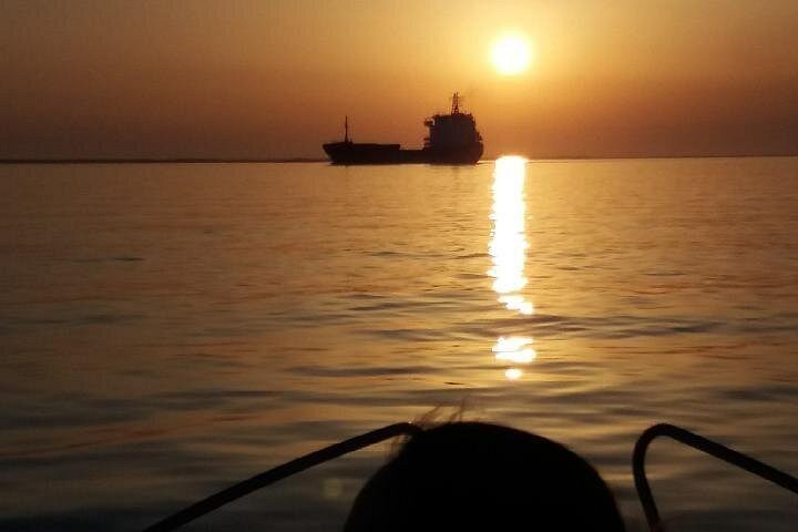 Desfrute de um belo cruzeiro ao pôr do sol num catamarã no parque natural da Ria Formosa, perto de Faro, Portugal, foto 8 | wizardtrip
