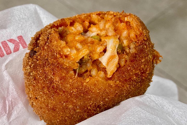 Rome street food tour with local guide, tasting pizza and gelato near historic monuments, photo 9 | wizardtrip