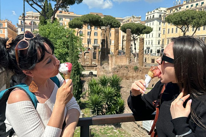Rome street food tour with local guide, tasting pizza and gelato near historic monuments, photo 12 | wizardtrip