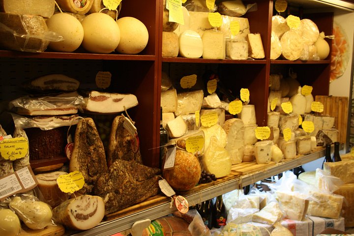 Experience authentic Neapolitan street food on a guided walking tour through the historic city center, photo 13 | wizardtrip